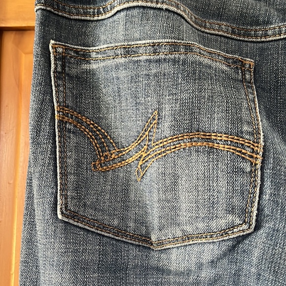 Wrangler Bootcut Stretchy Jeans - Picture 3 of 7